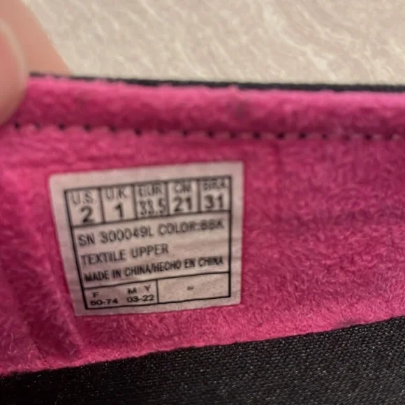 SKECHERS NWT Girls Size 2 Black Slip-On canvas casual shoes gel memory foam - Picture 11 of 11